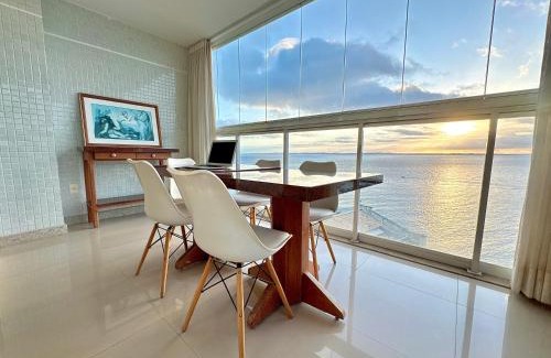 Dois de Julho Apartamento | Excepcional Apartamento Vista Mar -Cloc Por do Sol na praia, frete Mar