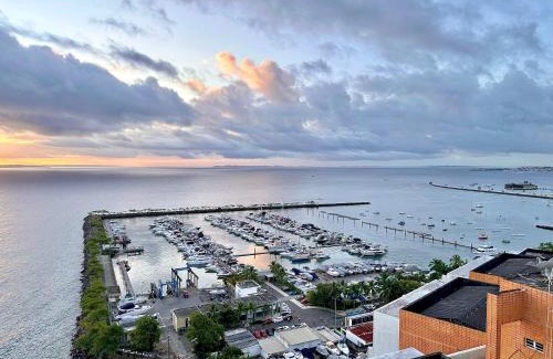 Dois de Julho Apartamento | Excepcional Apartamento Vista Mar -Cloc Por do Sol na praia, frete Mar