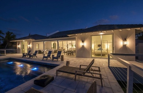 Bouvet Island Villa | ❊Exceptional 4BR Beachfront Home w/ Heated Pool & Back-up Generator, Banks Road❊