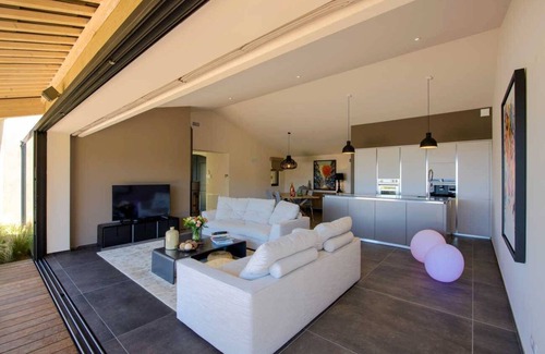 Ollioules Casa | Exceptional air-conditioned house, swimming pool in Ollioules, Var, near Sanary-sur-Mer.