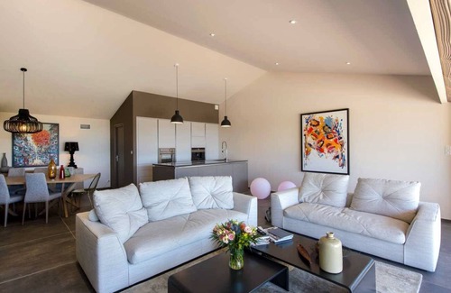 Ollioules Casa | Exceptional air-conditioned house, swimming pool in Ollioules, Var, near Sanary-sur-Mer.