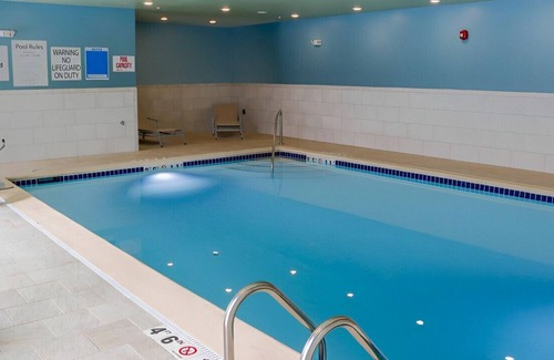 Livonia Casa | Exceptional Comfort in an Elegant Room! Free WiFi!