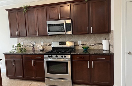 High Point Casa | 🍀 Exceptional Fully Equipped Spacious Home 1 King & 2 Queen BRs