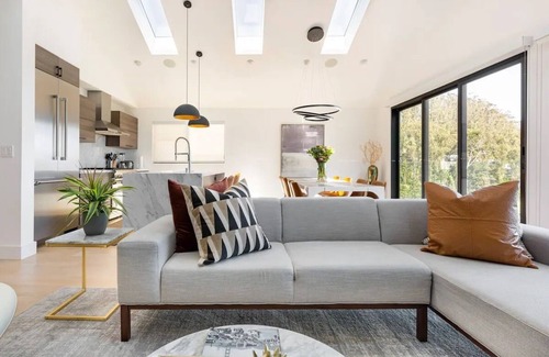 Forest Knolls Casa | Exceptional Hilltop Villa with Panoramic View