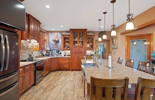 Massanutten Casa | Exceptional Massanutten Lodge-Magazine Worthy Backyard Oasis-Hot Tub-Decks-Views!