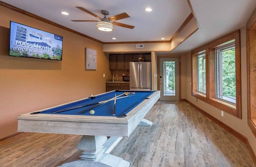 Massanutten Casa | Exceptional Massanutten Lodge-Magazine Worthy Backyard Oasis-Hot Tub-Decks-Views!