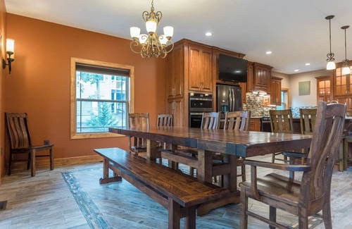 Massanutten Casa | Exceptional Massanutten Lodge-Magazine Worthy Backyard Oasis-Hot Tub-Decks-Views!