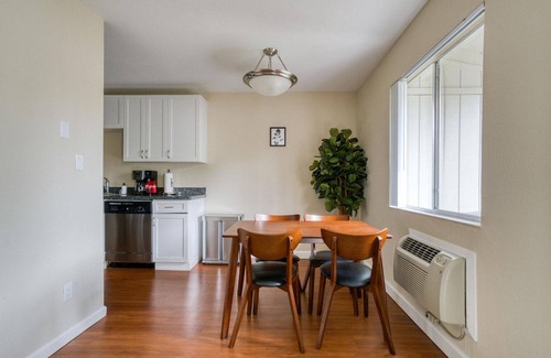 Cuernavaca Apartamento | Exceptional Mountain View 2BR w/ Gym & Pool, nr Museums, by Blueground