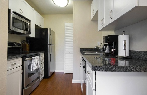 Cuernavaca Apartamento | Exceptional Mountain View 2BR w/ Gym & Pool, nr Museums, by Blueground