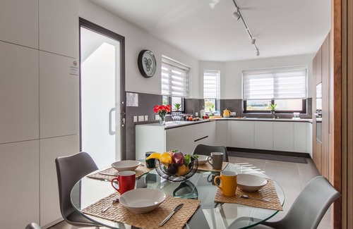 San Tumas Apartamento | Exceptional Sunlit Apart Marsaskala Bay, Marsaskala, Malta