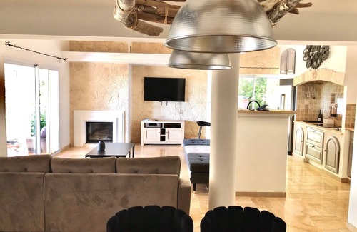Callas Villa | Exceptional villa for 8 people- Swimming pool 75 M2- Petanque ground-Billiards..