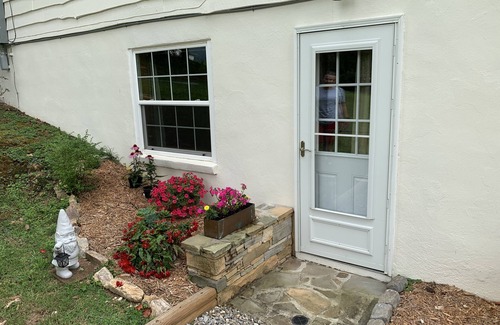 Asheville Apartamento | EXCEPTIONALLY CLEAN-SUPER QUIET-VERY COMFY & CLOSE TO ASHEVILLE !!