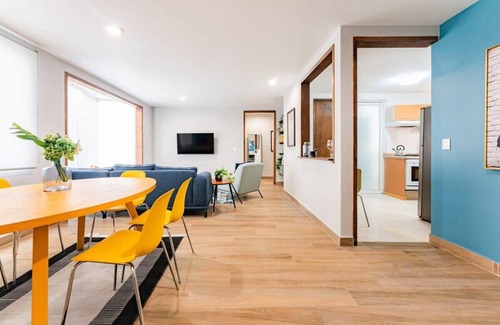 Colonia Roma Condominio | Exciting Central Roma Condo, Parque Mexico 550m!