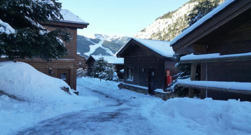 Soldeu Casa | Exclusiva Cabaña en Incles - Vistas al Valle & Pistas de Ski Grandvalira - Free Parking