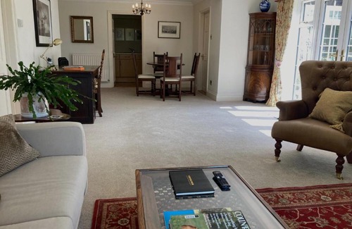 Hellidon Apartamento | Exclusive 2 Bedroom Apartment with Summer House and Hot Tub