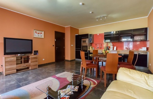 Dobrota Apartamento | Apartamento exclusivo de 2 dormitorios con piscina compartida y vistas a la bahía de Kotor.