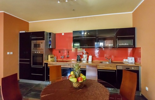 Dobrota Apartamento | Apartamento exclusivo de 2 dormitorios con piscina compartida y vistas a la bahía de Kotor.