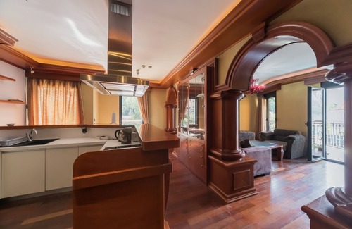 Dobrota Apartamento | Exclusivo apartamento de 2 dormitorios con vistas al mar y piscina.