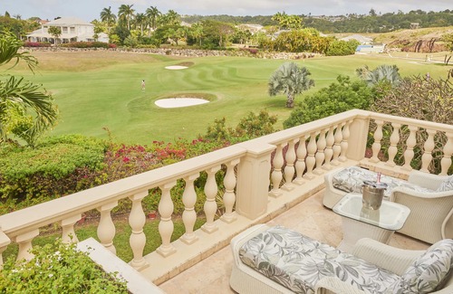 Halcyon Heights Villa | Beautiful 4 bedroom villa for friends and family
