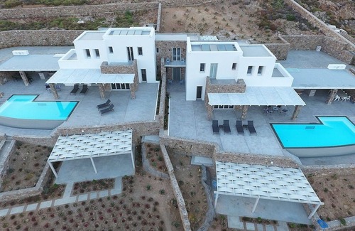 Elia Villa | Exclusiva villa de 7 dormitorios con piscina privada, jacuzzi, gimnasio, impresionantes vistas al mar a 300 ma la playa de Elia