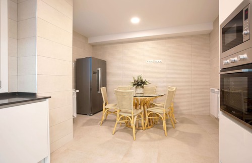 Cortes Apartamento | Exclusive Apartment in Madrid Center. Madrazo I