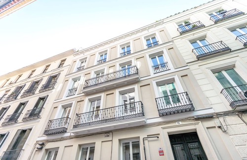 Cortes Apartamento | Exclusive Apartment in Madrid Center. Madrazo I