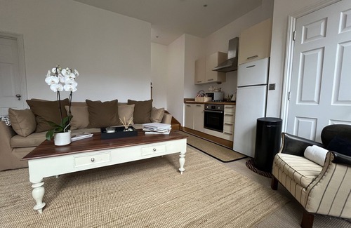 Kensal Green Casa | Exclusive Apartment with terrace, garage, gym in Georgian Residence well located