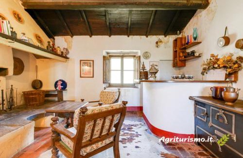 Castelfranco di Sopra Apartamento | Exclusive apartment with fireplace