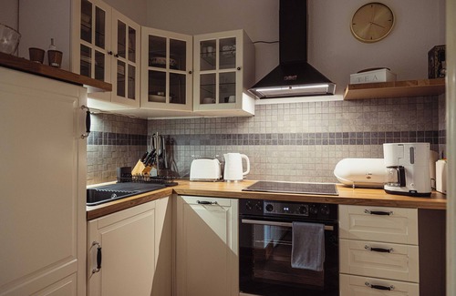 Zeitz Apartamento | Exclusive Arthur vacation apartment in a historic townhouse in a prime central location!
