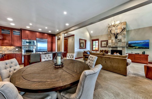Sierra Shores Condominio | Exclusive! Balconies w/ lake views, 3 masters, 2 kings, Pool,AC+Sierra Shores
