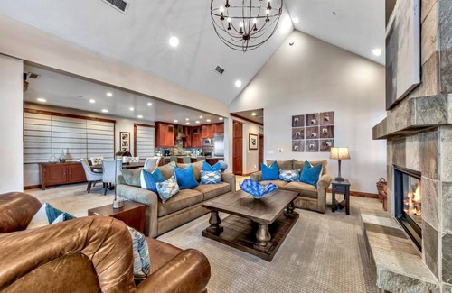 Sierra Shores Condominio | Exclusive! Balconies w/ lake views, 3 masters, 2 kings, Pool,AC+Sierra Shores