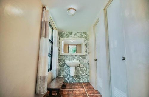 Catmon Casa | Exclusive Beachfront House w/Pool & Saltwater Tub