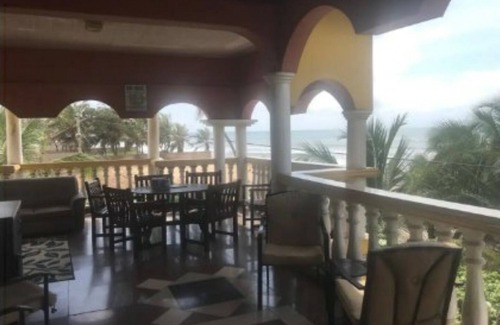 Prampram Apartamento | Exclusiva villa mediterránea frente al mar cerca de Tema