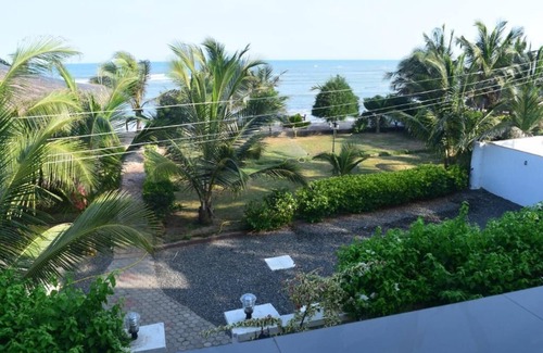 Prampram Apartamento | Exclusiva villa mediterránea frente al mar cerca de Tema