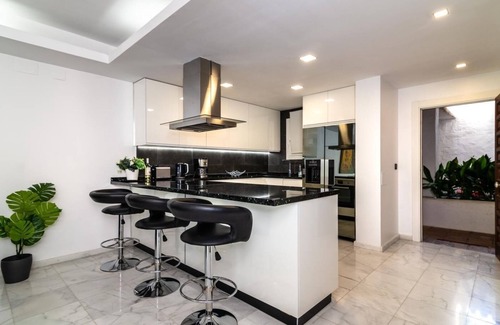Golden Mile Apartamento | Exclusive Beachside Apartment in Puente Romano