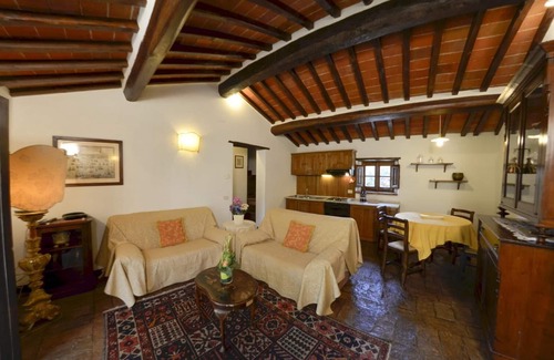 San Pietro a Cegliolo Apartamento | EXCLUSIVE CASALE x38 Beautiful farmhouse surrounded by nature, with swimming pool just 3 km from Cortona