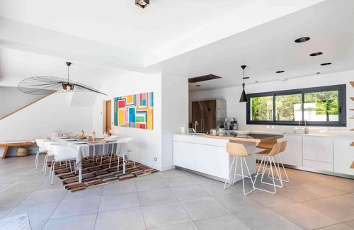 Soorts-Hossegor Casa | Villa contemporánea con piscina climatizada entre lago y mar.