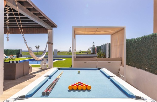 Costa de Antigua Villa | Exclusiva, Jacuzzi, Vista a Mar, Piscina Climatizada, Parque Infantil, A/C