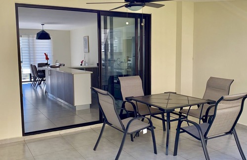 Nuevo Cuscatlan Casa | San Salvador, El Salvador - Moderna, lujosa y privada casa de pueblo