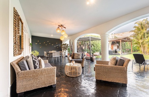 La Molina Casa | Exclusiva casa y piscina privada | Capacidad para 10 personas (Rare Find)