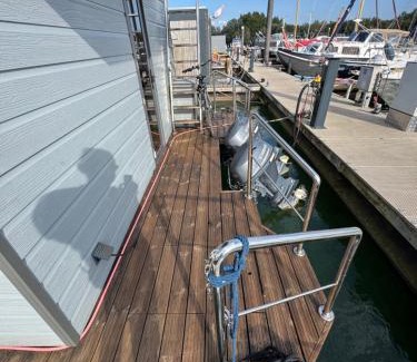 Maasbommel Alquiler De Eote | Exclusive Houseboat La Mare 12 x 5 m in Maasbommel