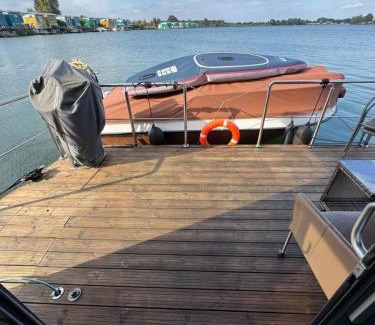 Maasbommel Alquiler De Eote | Exclusive Houseboat La Mare 12 x 5 m in Maasbommel