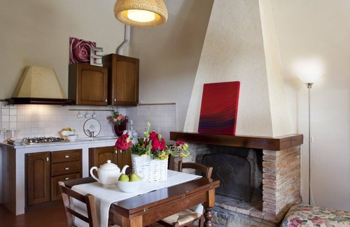 Castellina in Chianti Apartamento | Patio exclusivo con vista panorámica, piscina y encanto