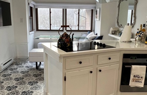 Sheldrake Casa | Exclusive Lakefront Home Retreat w/Baby Grand Piano for Family FLX Fun & Friends
