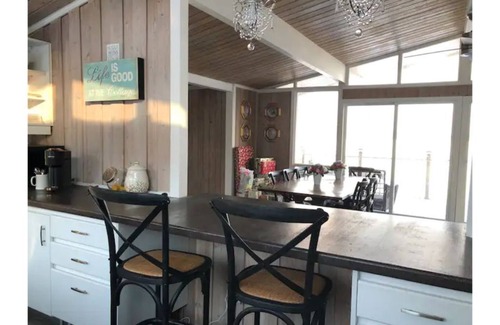 Barrie Cabaña | Exclusive Lakefront House on Private Lake