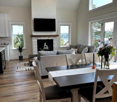 Dandridge Casa | Exclusive Lakefront Retreat on Douglas Lake