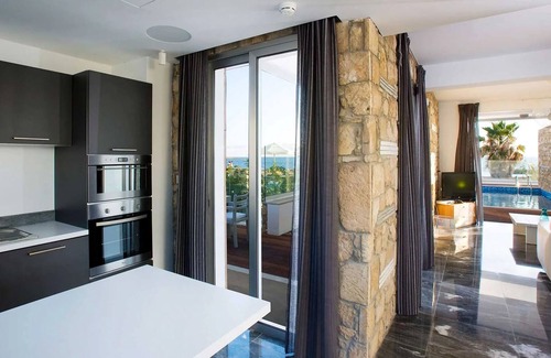 Paphos Villa | Exclusive Luxury Beachfront Villas - Prime Tourist Beach Location - SA