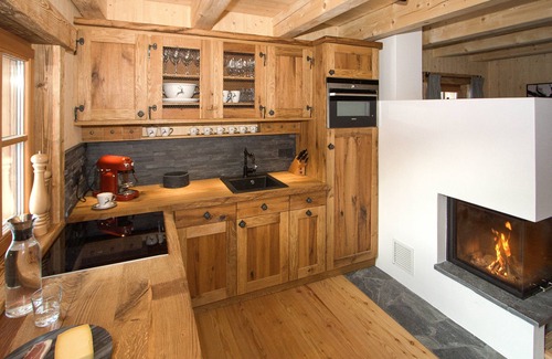 Haus Chalet De Esquí | Exclusivo lodge de montaña con sauna, spa al aire libre, chimenea y hermoso jardín.