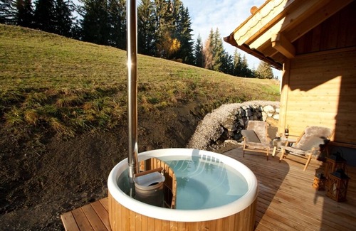 Haus Chalet De Esquí | Exclusivo lodge de montaña con sauna, spa al aire libre, chimenea y hermoso jardín.
