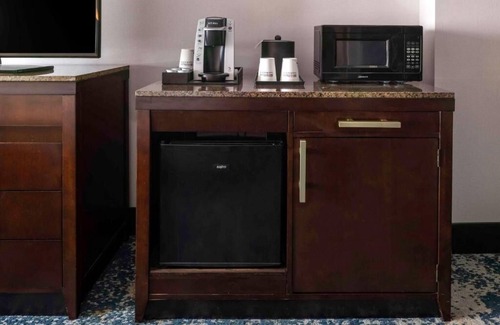 Bethesda Hotel | Exclusive NIH Stay Pet Friendly Near Red Line Metro And Attractions